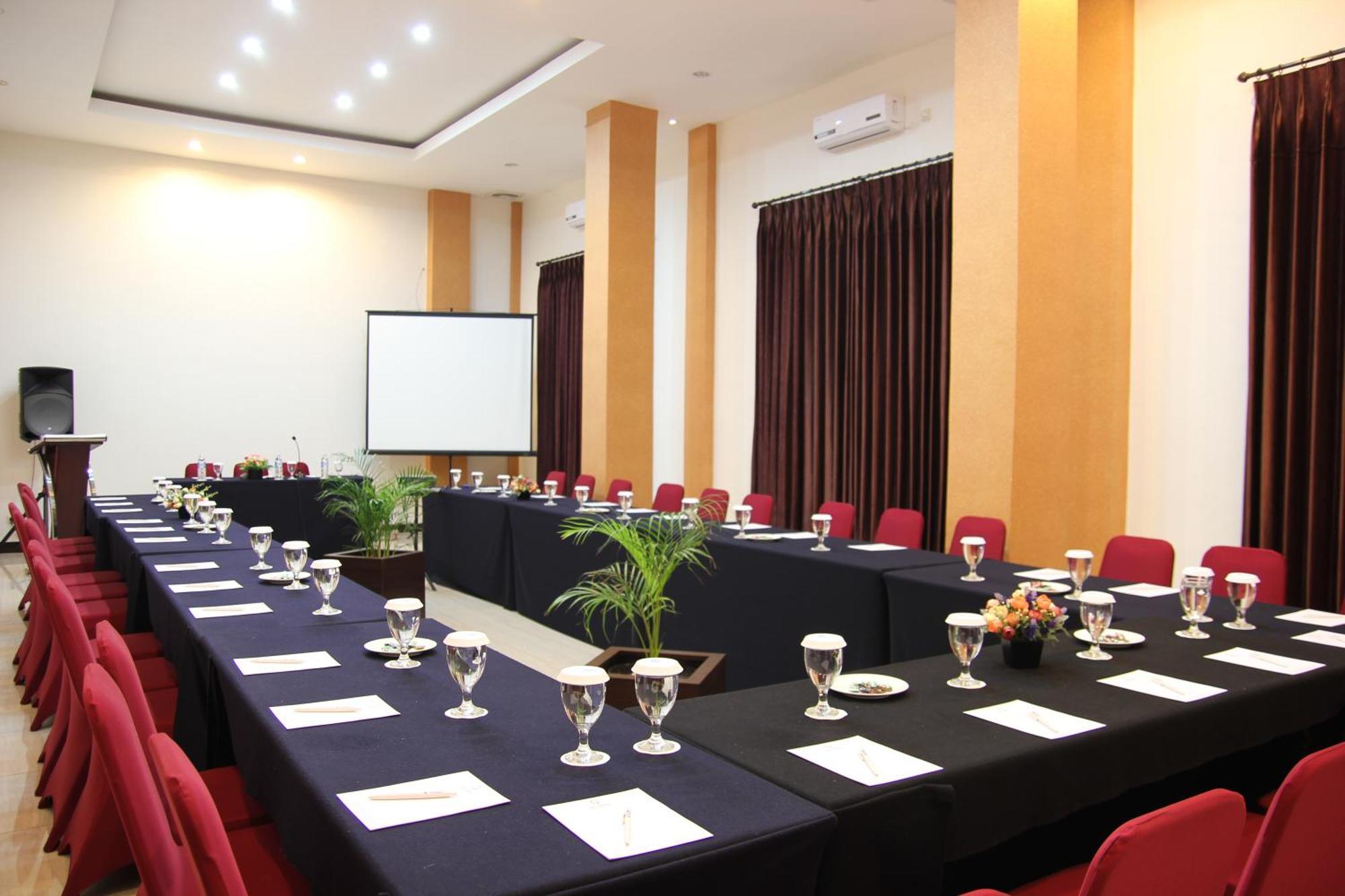 Hotel Roditha Banjarbaru Banjarmasin  Exteriör bild