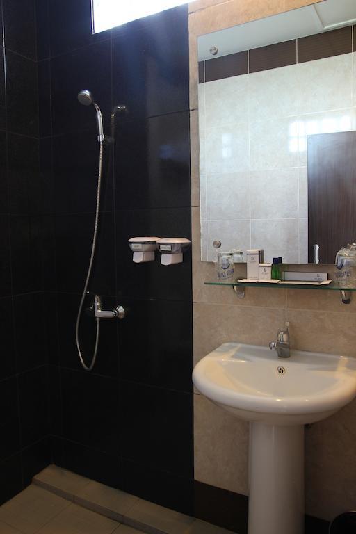 Hotel Roditha Banjarbaru Banjarmasin  Rum bild